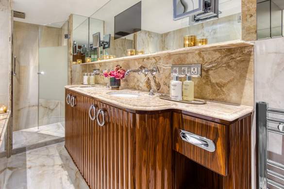 Uniworld S.S La Venezia Bathroom.jpg